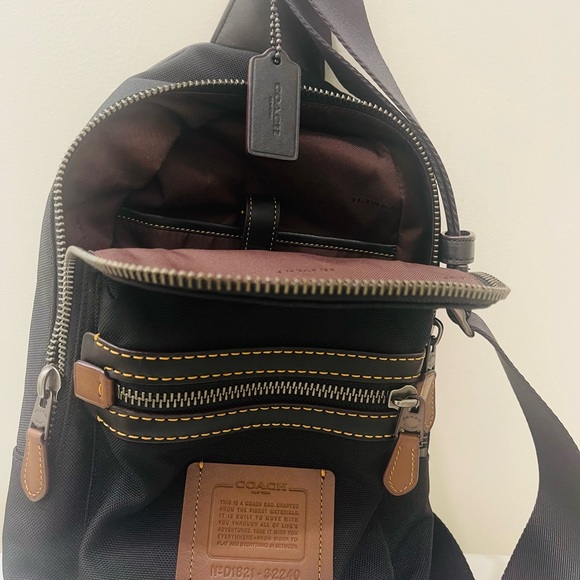 Coach Men sling bag - Picture 3 of 3